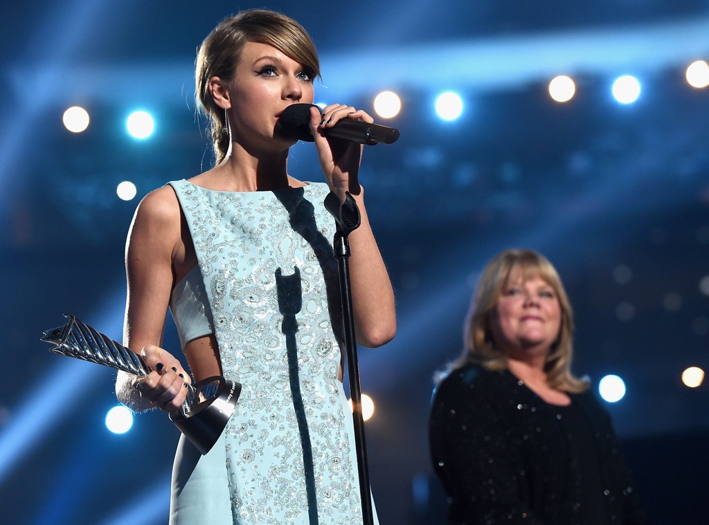 Taylor Swift Returns to Her Country Roots at 2020 ACM Awards - E! Online